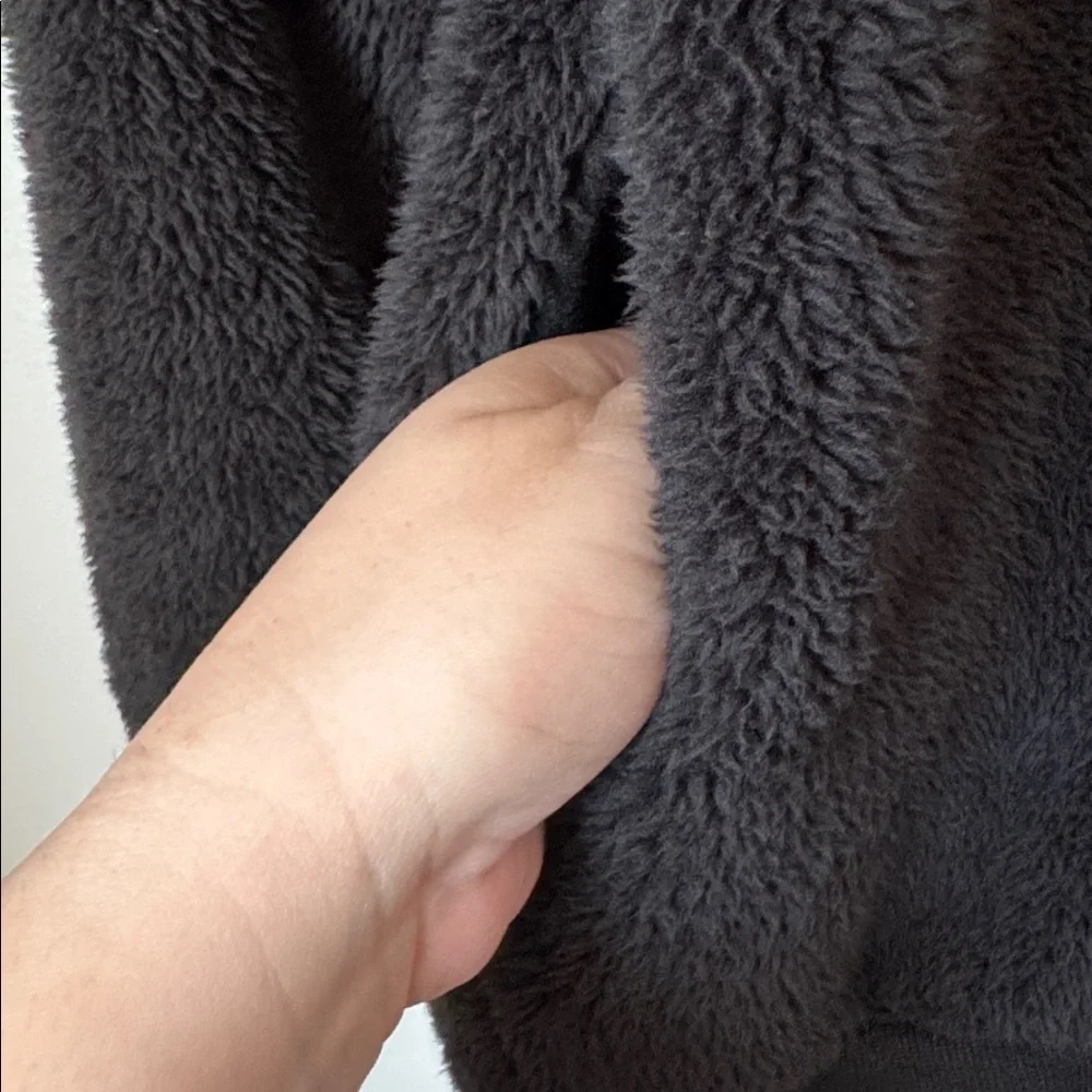 Host Pick 🎉 Women’s Quarter Zip Hoodie - Picture 3 of 6